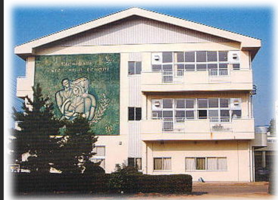 中学校　八街市立八街中学校（中学校）まで889m