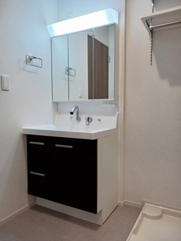 洗面設備　スペースが確保できる洗面所です