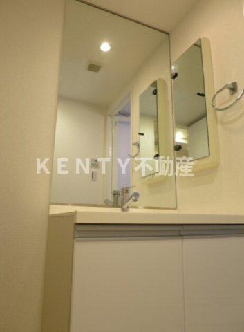 洗面設備　コンパクトで使いやすい洗面所