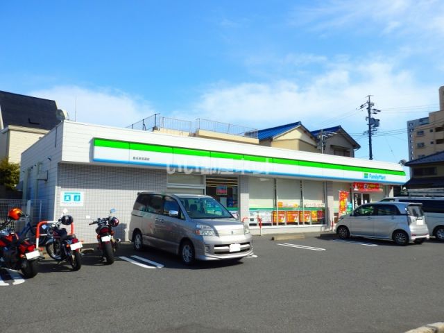 コンビニ　ファミリーマート 桑名参宮通店（コンビニ）まで713m