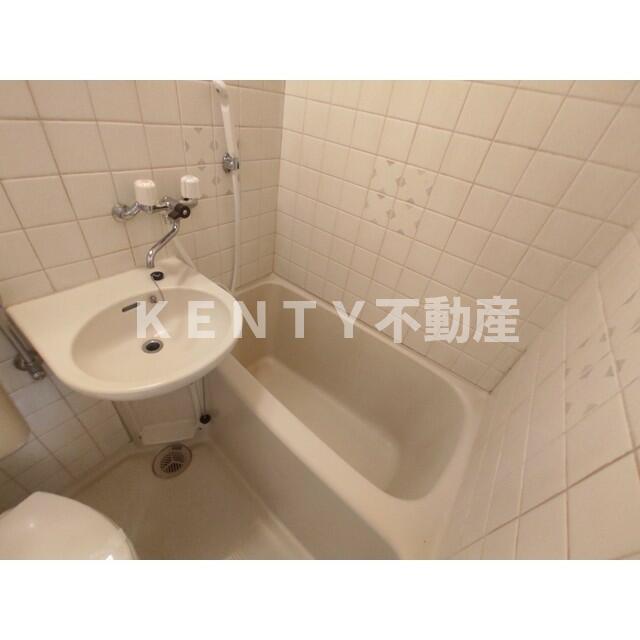 洗面設備　ゆったりとスペースのある洗面所