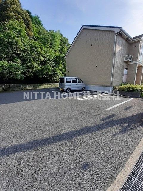 駐車場　敷地内に駐車場も完備★