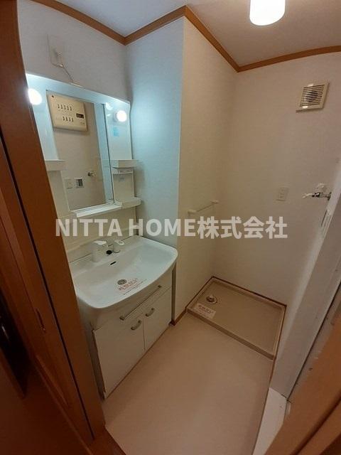 洗面設備　シャワー付きの洗面台朝の準備も楽々です◎