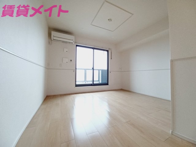 居室・リビング　同型参考写真
