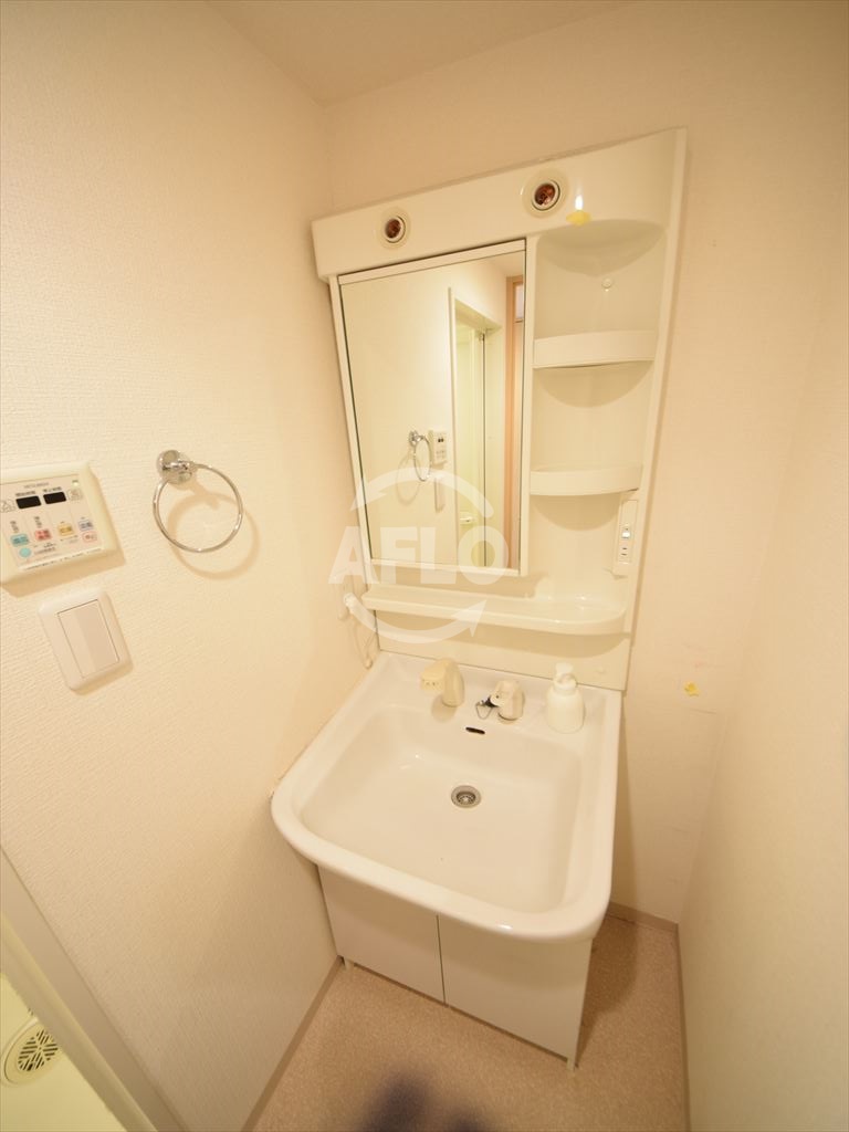 洗面設備　ジュネーゼグラン上本町　洗面所