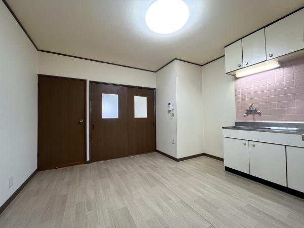 その他　ダイニングキッチンから洋室へ