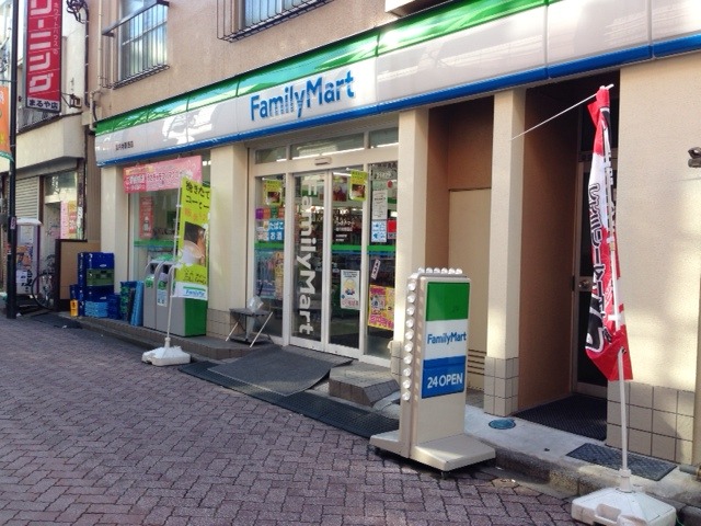 コンビニ　ファミリーマート（コンビニ）まで10m