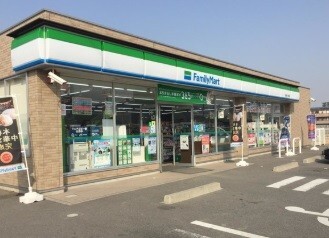 コンビニ　ファミリーマート武豊石川橋店（コンビニ）まで305m