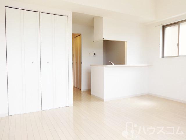 居室・リビング　洋室は１１．８帖☆住みやすい間取です！