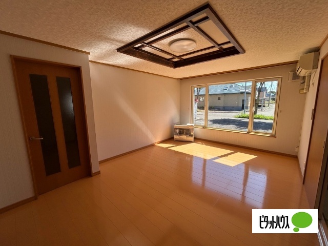 西十八条南3丁目一戸建ての居間写真