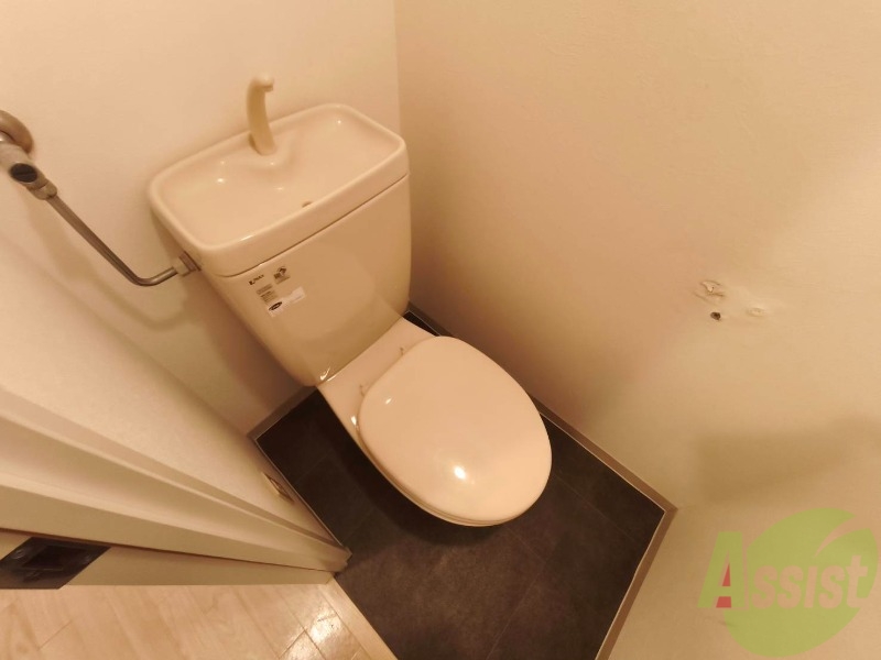 トイレ　こちらはトイレです。清潔感があり、安心して使用できます。
