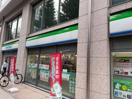 コンビニ　ファミリーマート日本橋本町二丁目店（コンビニ）まで96m