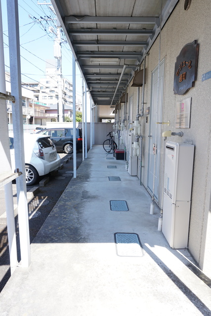 エントランス　１階共用廊下