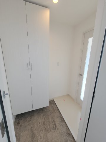 玄関　※同タイプの写真となり、実際のお部屋とは異なる場合があります