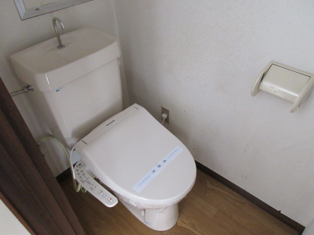 トイレ　シャワートイレ、ついてます