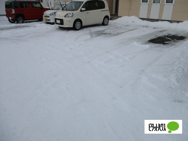 【旭川市東光六条のアパートの駐車場】