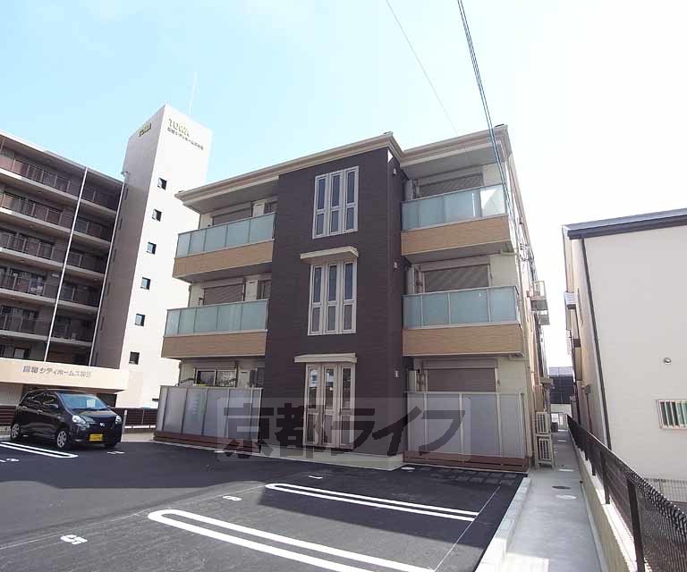 長岡京市東神足のマンションの建物外観