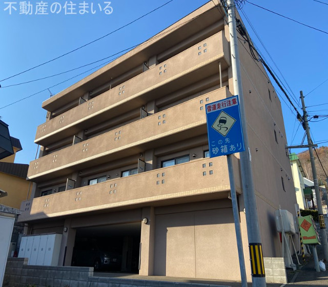 札幌市南区川沿一条のマンションの建物外観