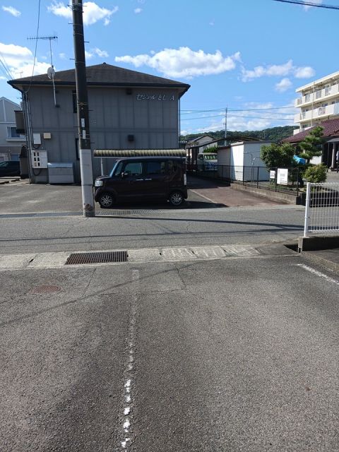 【スカイハイツ河相Ａの駐車場】