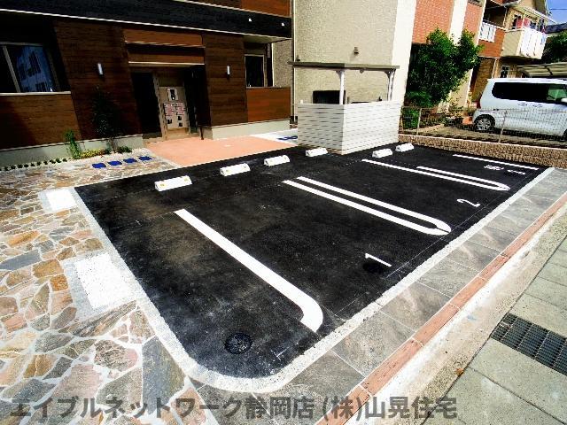 【静岡市葵区銭座町のアパートの駐車場】