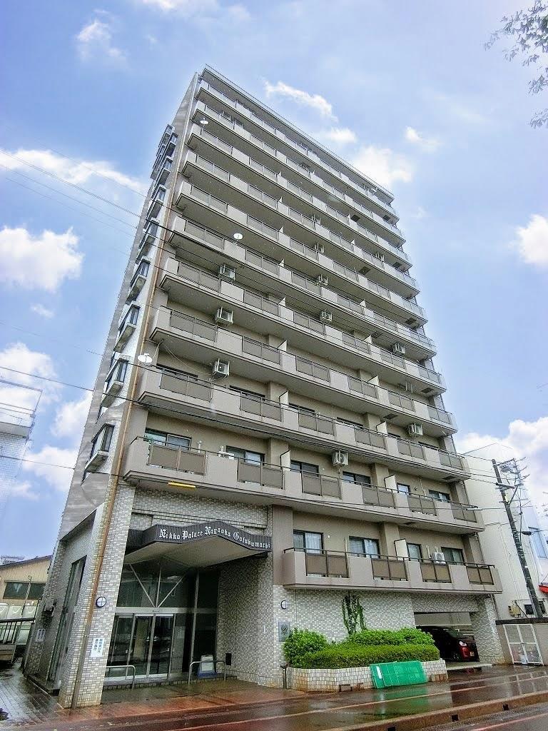 日興パレス長岡呉服町の建物外観