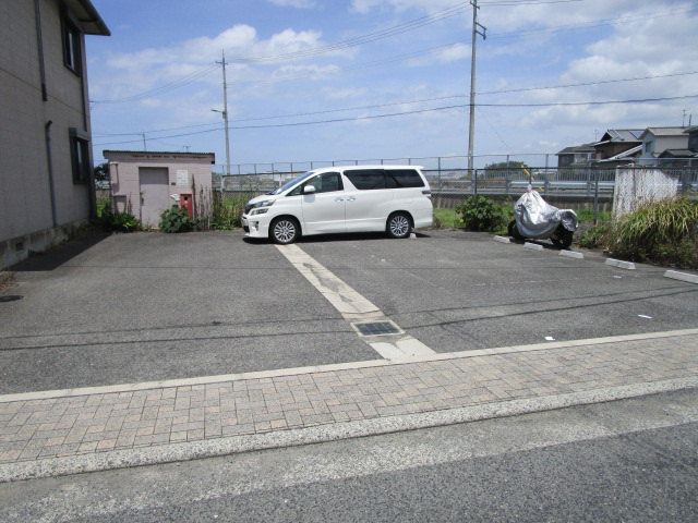 【サニーコート半田の駐車場】