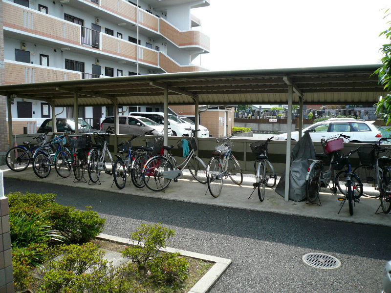 【平塚市東八幡のマンションの駐車場】