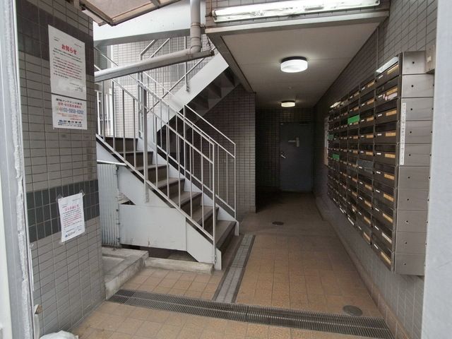 【立川市高松町のマンションのロビー】