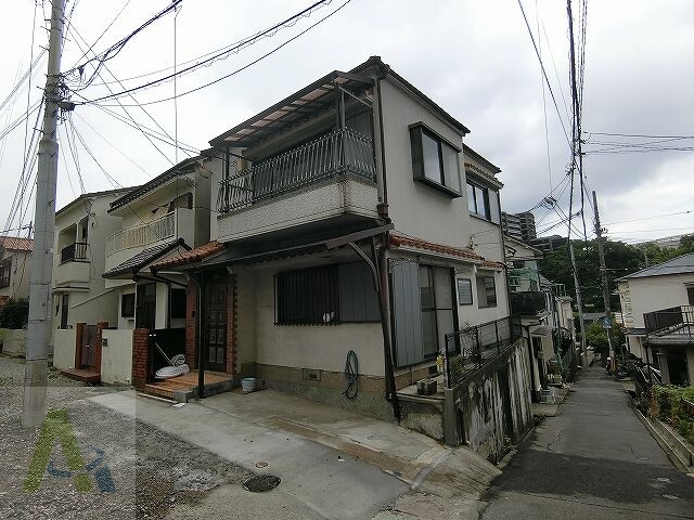 楠谷町戸建の建物外観