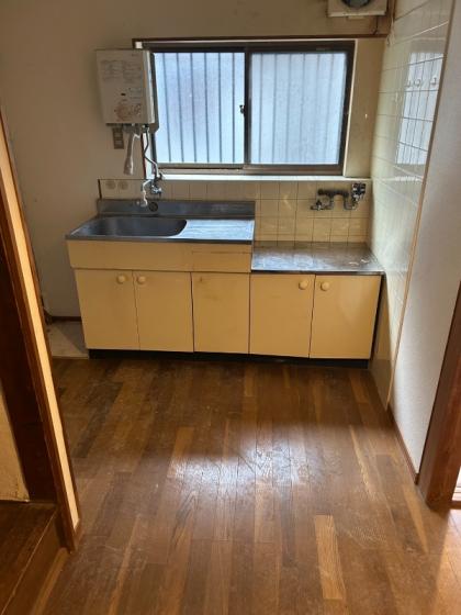 キッチン　リフォーム前の写真です。