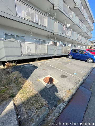 【廿日市市住吉のマンションの駐車場】