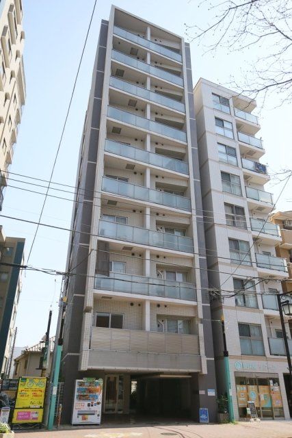 府中市清水が丘のマンションの建物外観