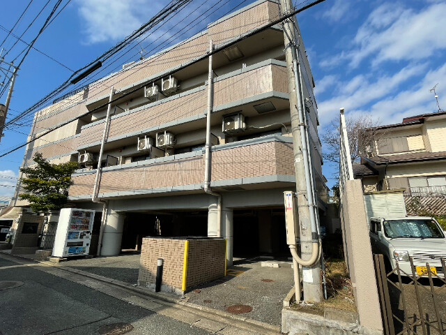 福岡市東区香椎駅前のマンションの建物外観