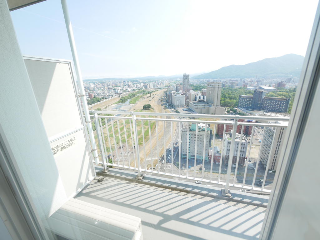 【札幌市中央区南九条西のマンションのバルコニー】