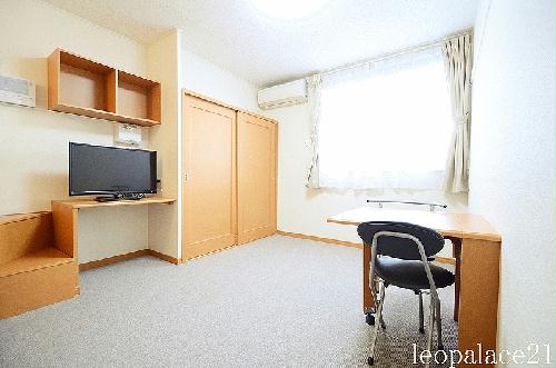 居室・リビング　2Ｆのお部屋はカーペット