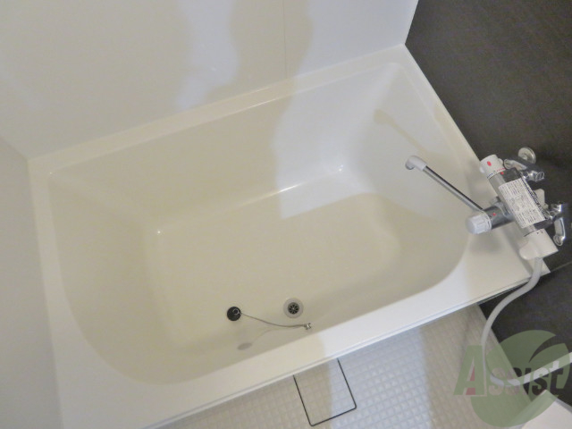 バス・シャワールーム　こちらはお風呂。一日の疲れをここで癒してください。