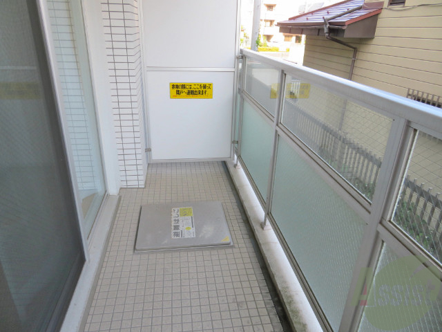 バルコニー　バルコニーは洗濯物を干すスペースが確保されていました。