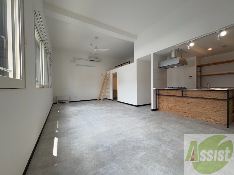 その他部屋・スペース　こちらのお部屋は光が差し込む、温かみのあるお部屋です。