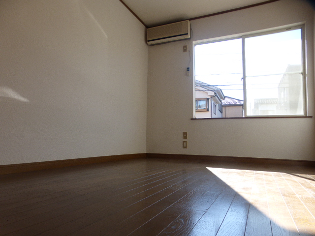 その他部屋・スペース　洋室6帖　陽あたり良好　　キッチン側より撮影