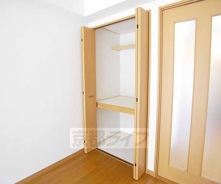 収納　きれいなクローゼット付き。
