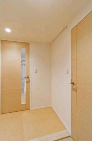 玄関　※別部屋参考写真