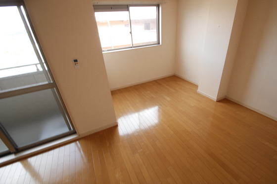 居室・リビング　※別号室の写真です