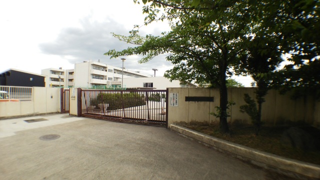 中学校　吹田市立片山中学校（中学校）まで738m