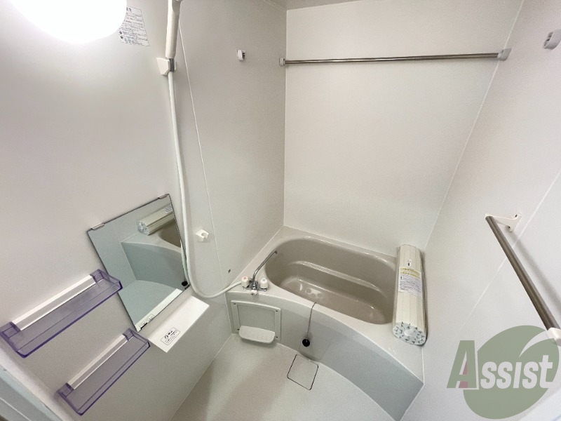 バス・シャワールーム　バスルームはシンプルです。一日の疲れを癒しましょう。