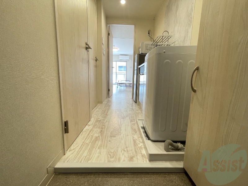 玄関　玄関からの様子です。敷居が高くありませんね。