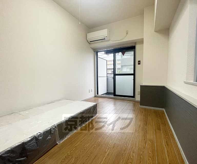 居室・リビング　落ち着いた雰囲気のお部屋です