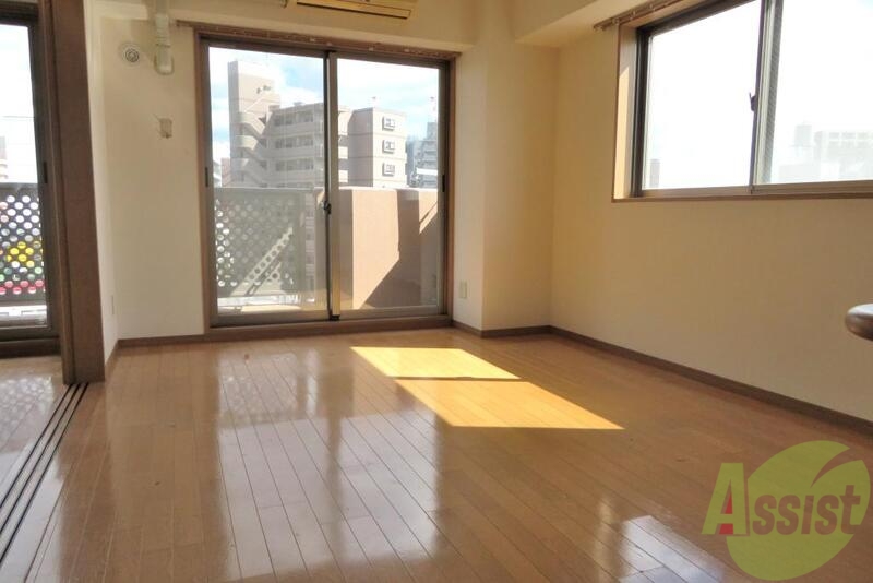 居室・リビング　１０帖の広々とした開放感のある明るいお部屋です。