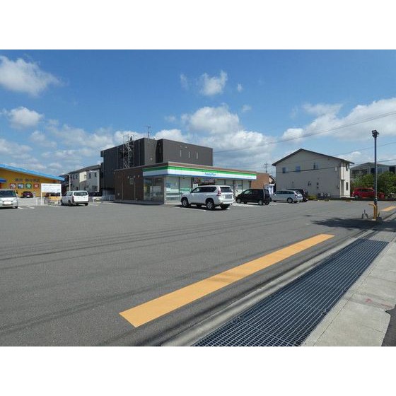 コンビニ　ファミリーマート野々市堀内三丁目（コンビニ）まで348m