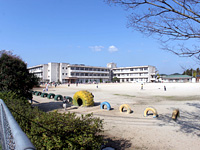 小学校　桂川町立桂川小学校（小学校）まで1689m