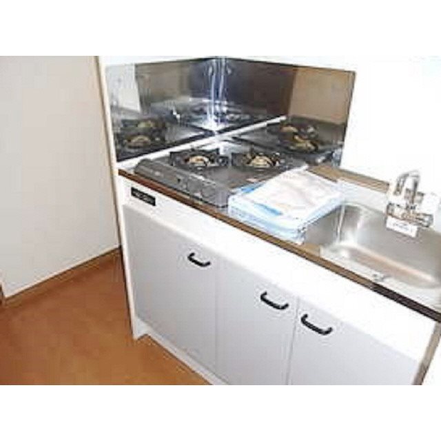 キッチン　２口ガスコンロ付きのキッチンです。